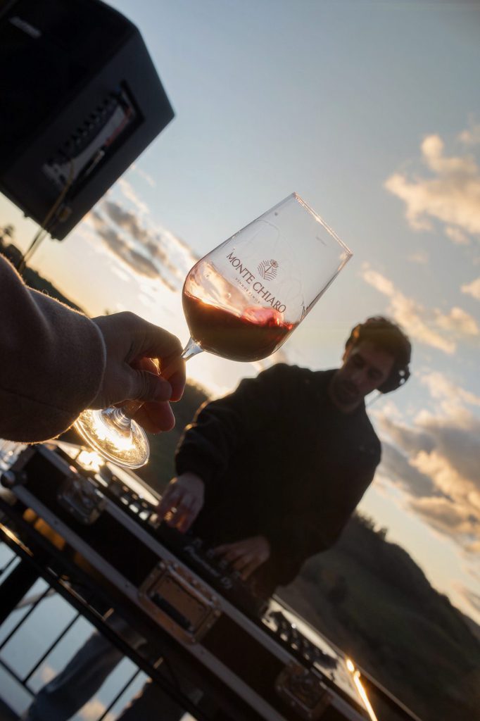 Sunset com DJ — Monte Chiaro Vinhos Finos