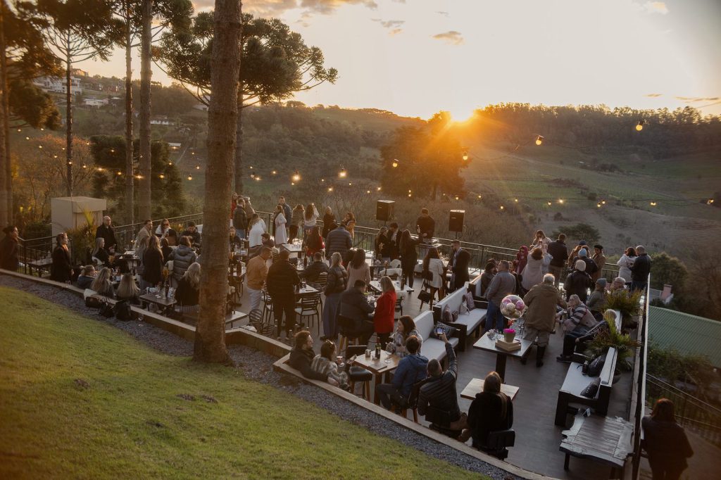 Sunset com DJ — Monte Chiaro Vinhos Finos